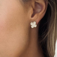 BUD TO ROSE Øredobber Black/Gold BUD TO ROSE- Clover Enamel Earring Ivory Gold kunstkolonialen