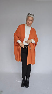 By Basics Cardigan Soft orange By Basics- 8018 Cardigan med ekstra vidde, One size kunstkolonialen