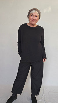 By Basics Genser Black / XS-S by basics- Bubblewool 4504 litt løs genser m/rund hals kunstkolonialen