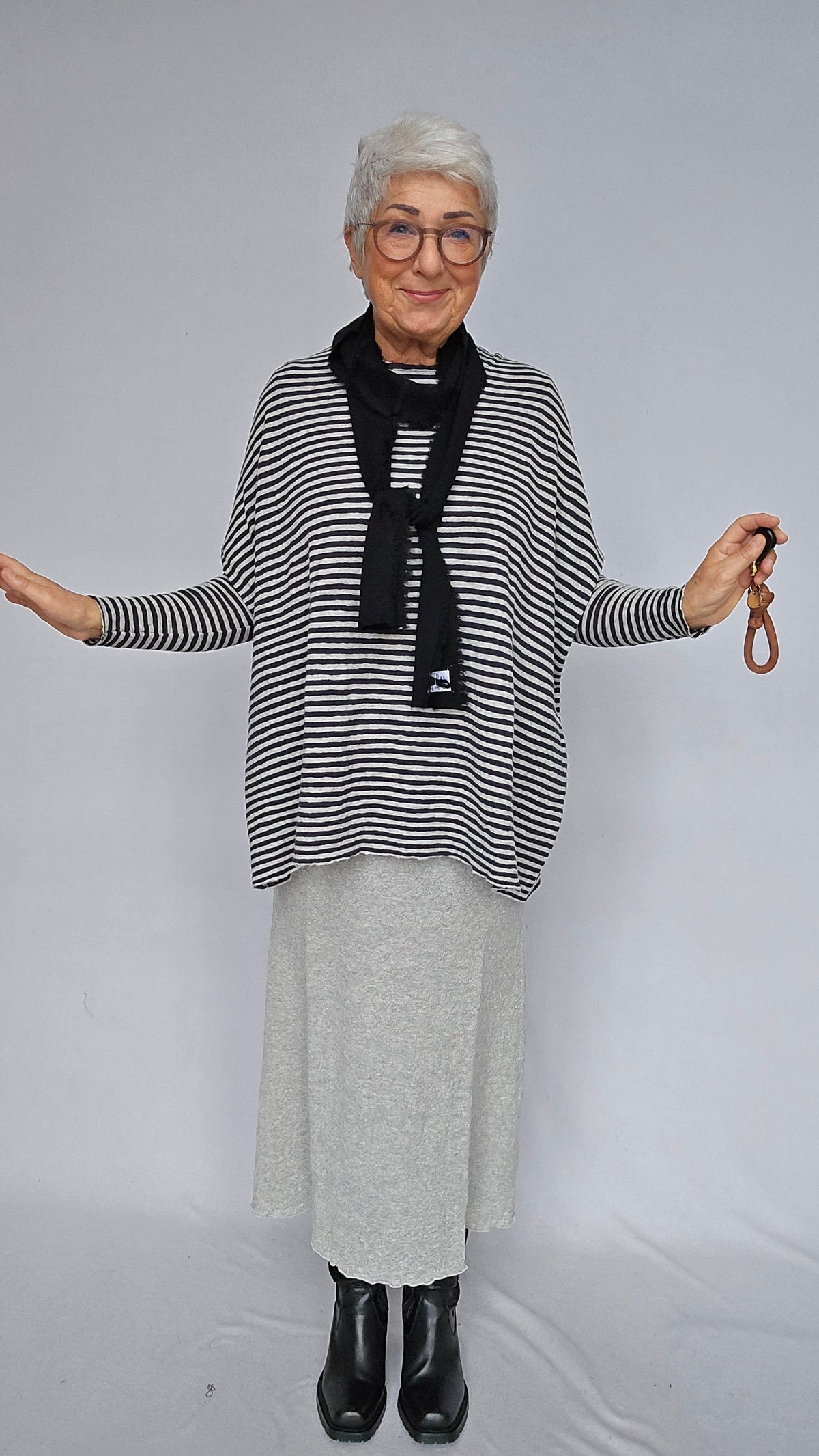 By Basics Genser by basics- 4002 Topp med rund hals og lange ermer kunstkolonialen