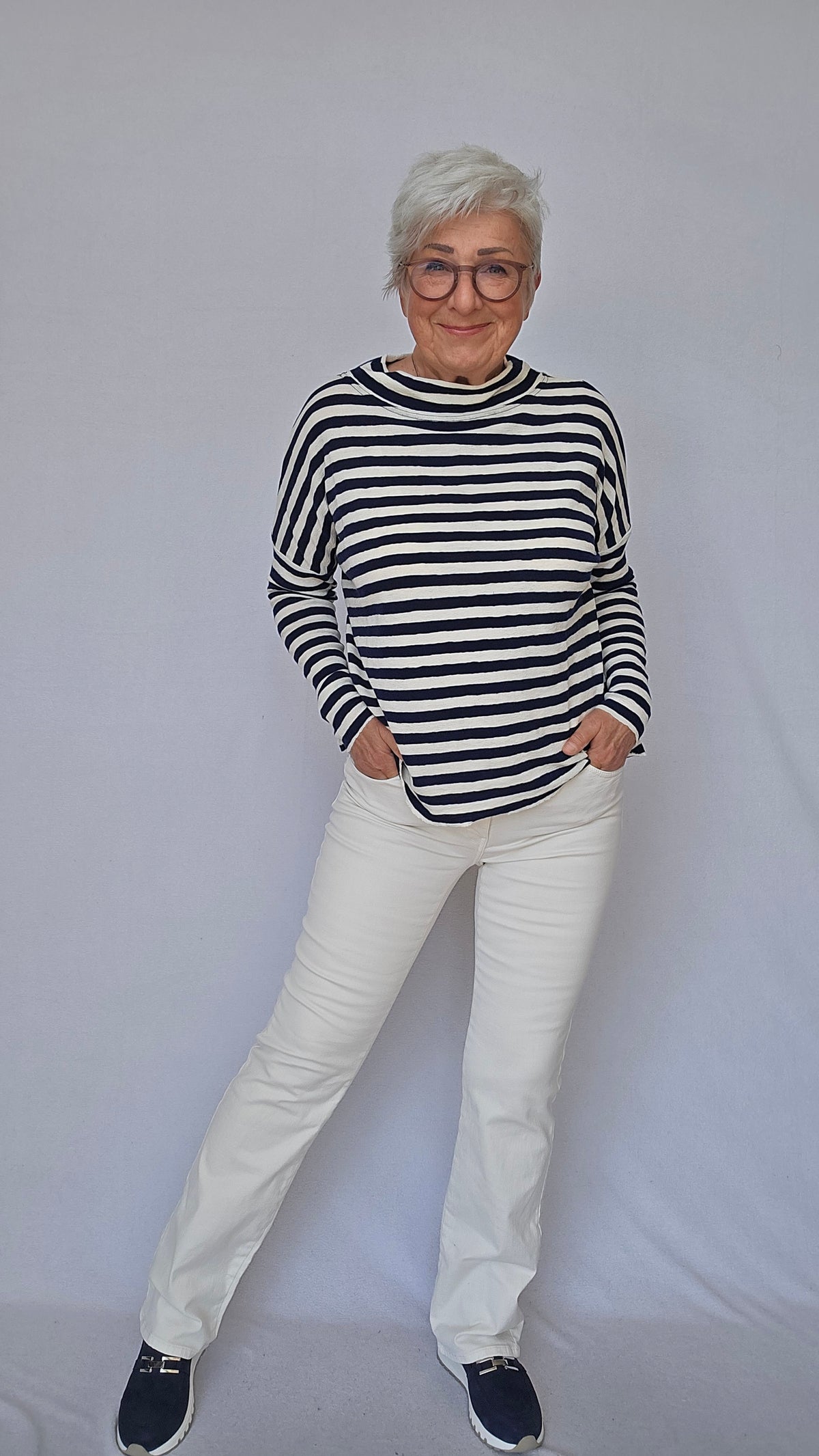 By Basics Genser by basics- 4025 Rampegenser i striper kunstkolonialen
