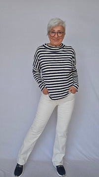 By Basics Genser by basics- 4025 Rampegenser i striper kunstkolonialen