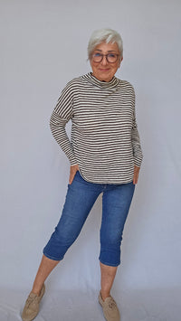 By Basics Genser by basics- 4025 Rampegenser i striper kunstkolonialen
