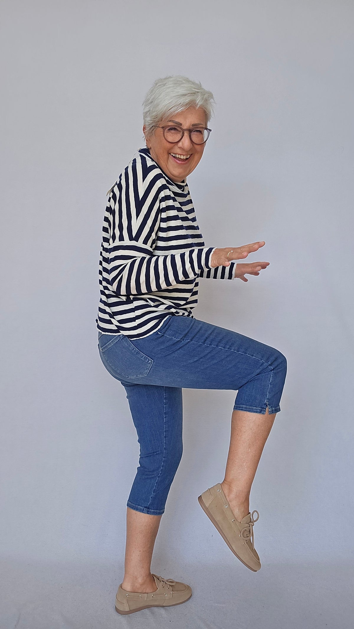 By Basics Genser by basics- 4025 Rampegenser i striper kunstkolonialen