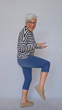 By Basics Genser by basics- 4025 Rampegenser i striper kunstkolonialen