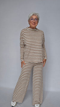 By Basics Genser by basics- 4025 Rampegenser i striper kunstkolonialen
