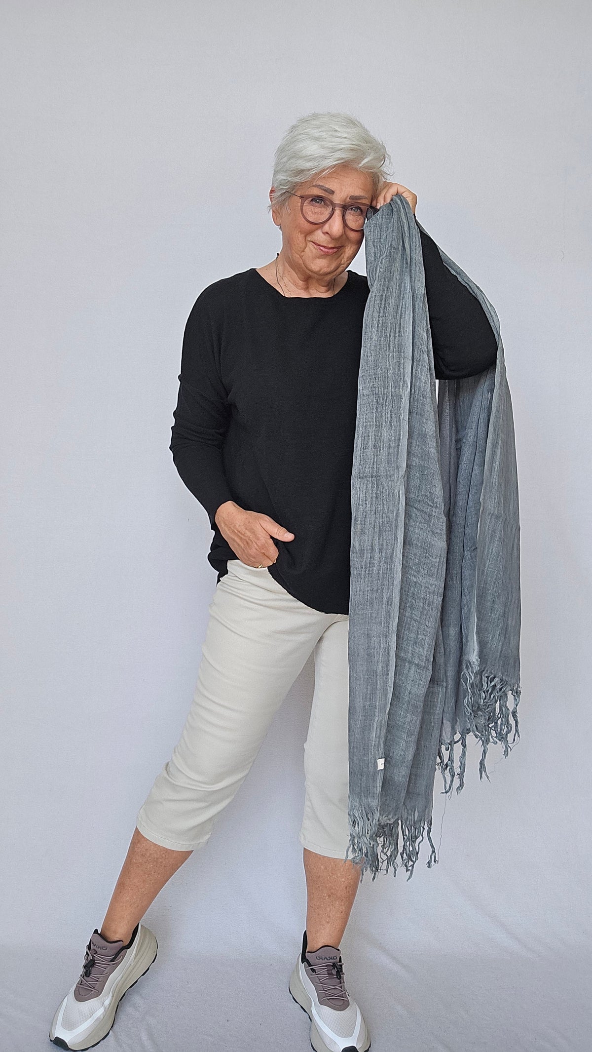 By Basics Genser by basics- 4039 Litt løs genser med rund hals kunstkolonialen