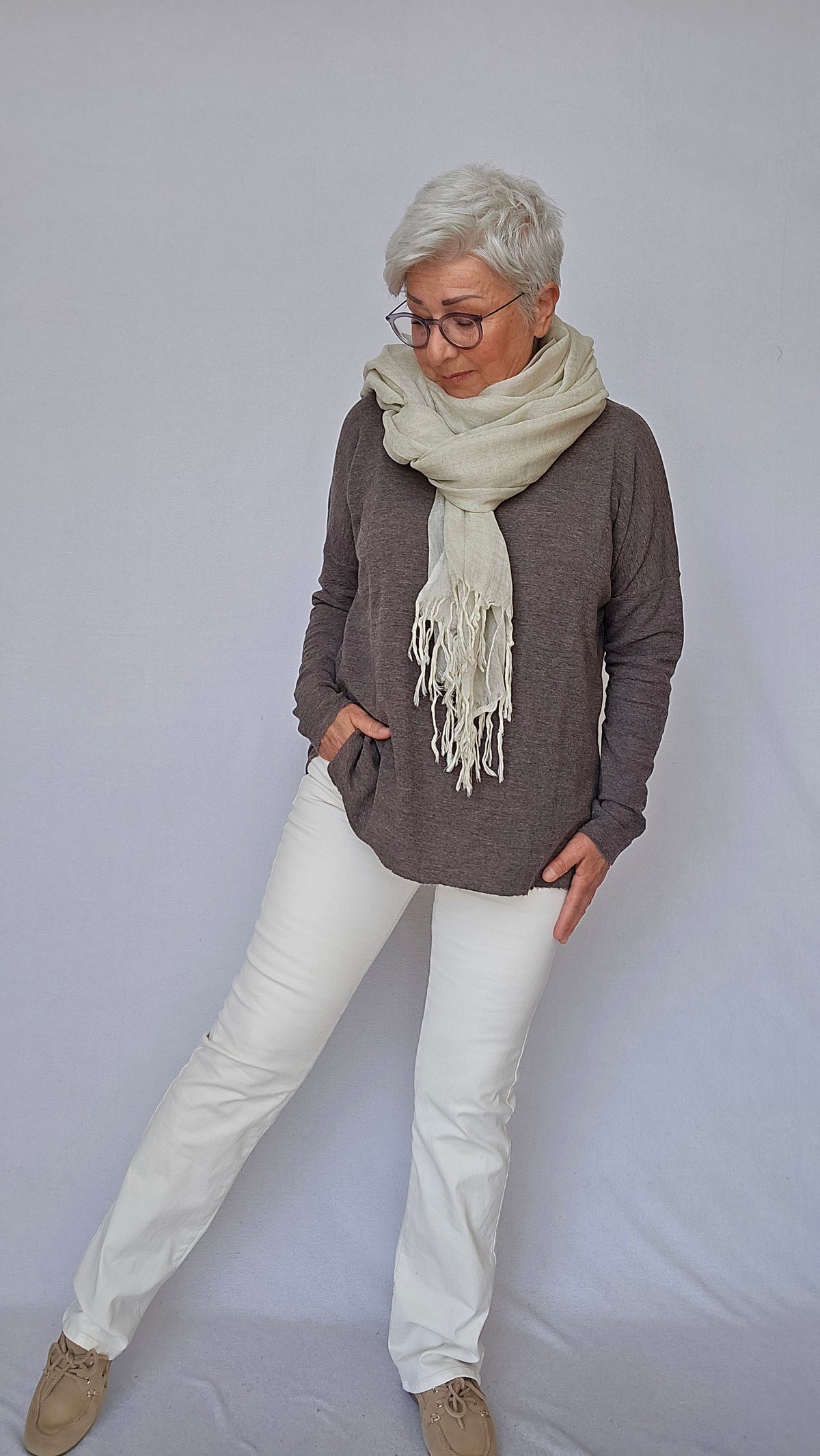 By Basics Genser by basics- 4039 Litt løs genser med rund hals kunstkolonialen