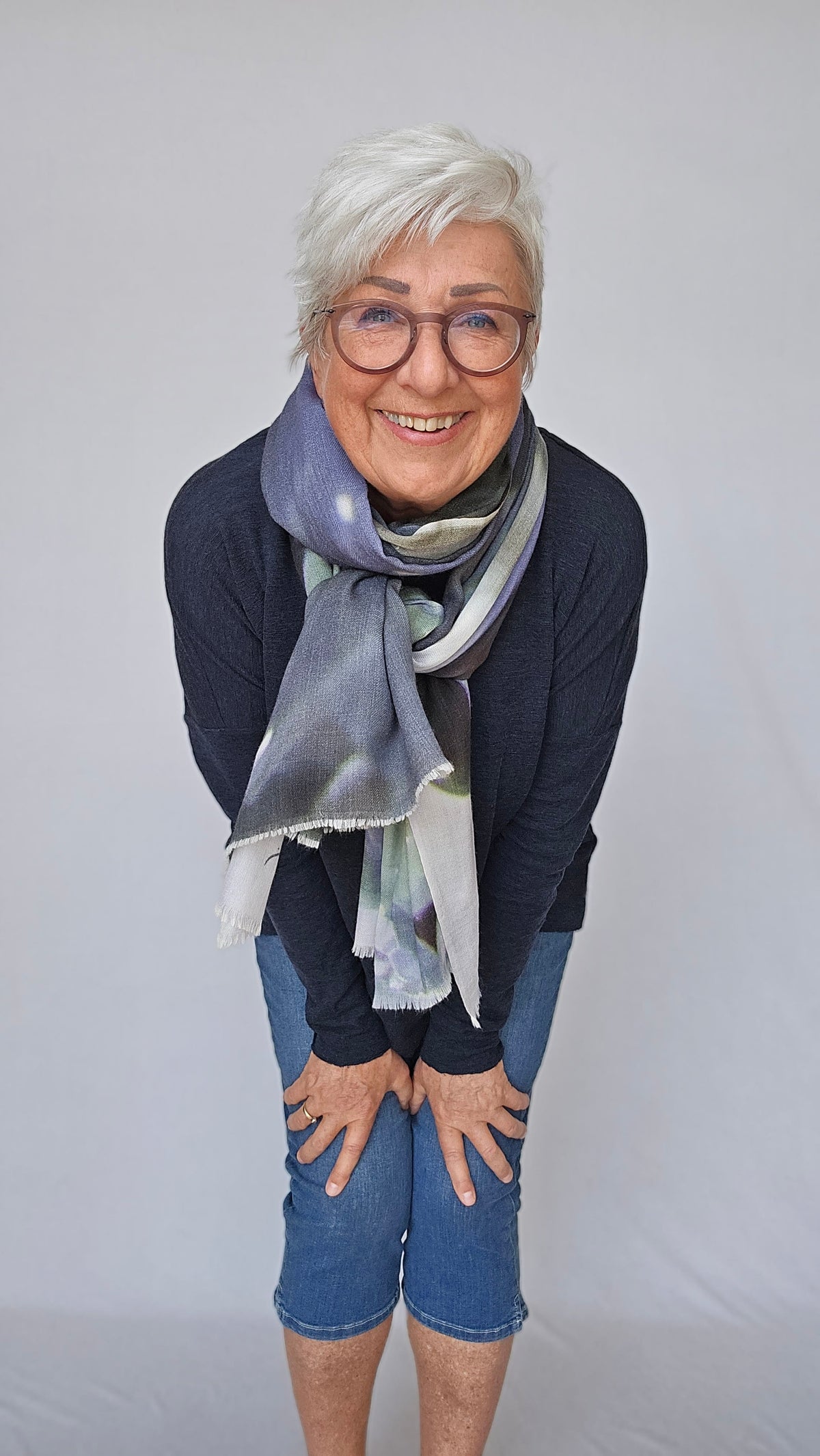 By Basics Genser by basics- 4039 Litt løs genser med rund hals kunstkolonialen