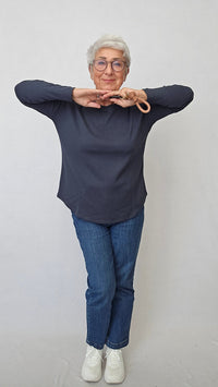 By Basics Genser Charcoal / S Cotton Sense By Basics- 4306 Basic bomullsgenser i løs modell kunstkolonialen