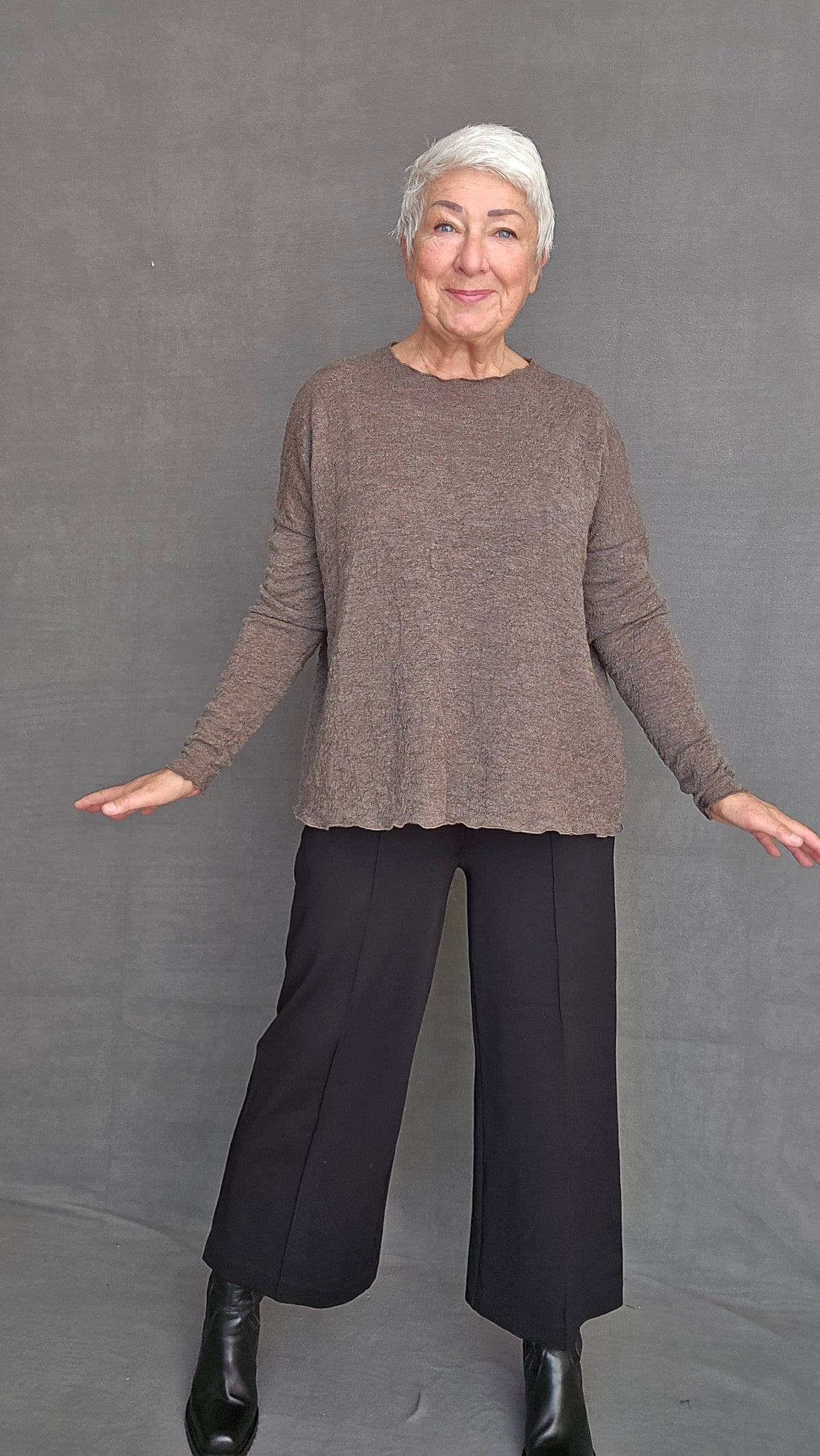 By Basics Genser Earth melange / XS-S by basics- Bubblewool 4504 litt løs genser m/rund hals kunstkolonialen
