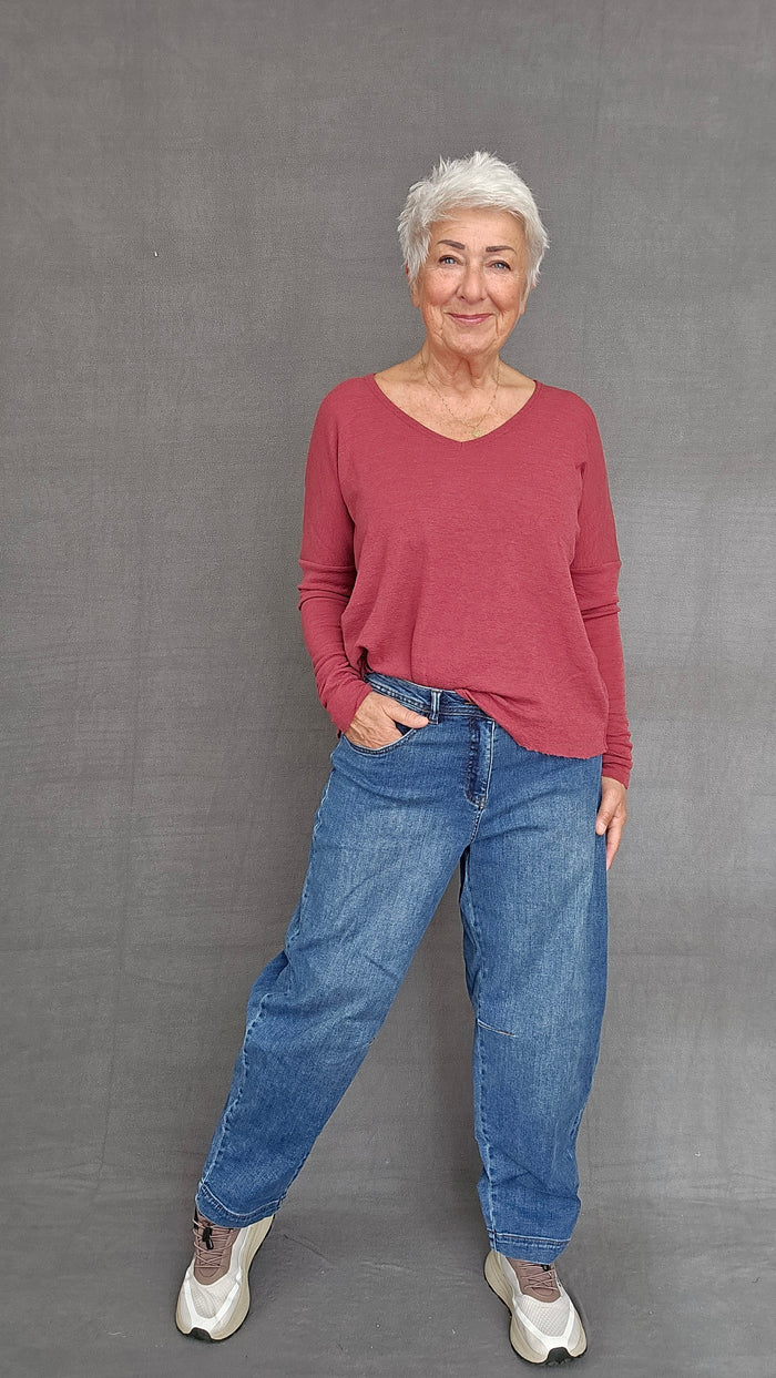 By Basics Genser S / Earth red by basics- 4027 Løs genser m/dyp V-hals kunstkolonialen