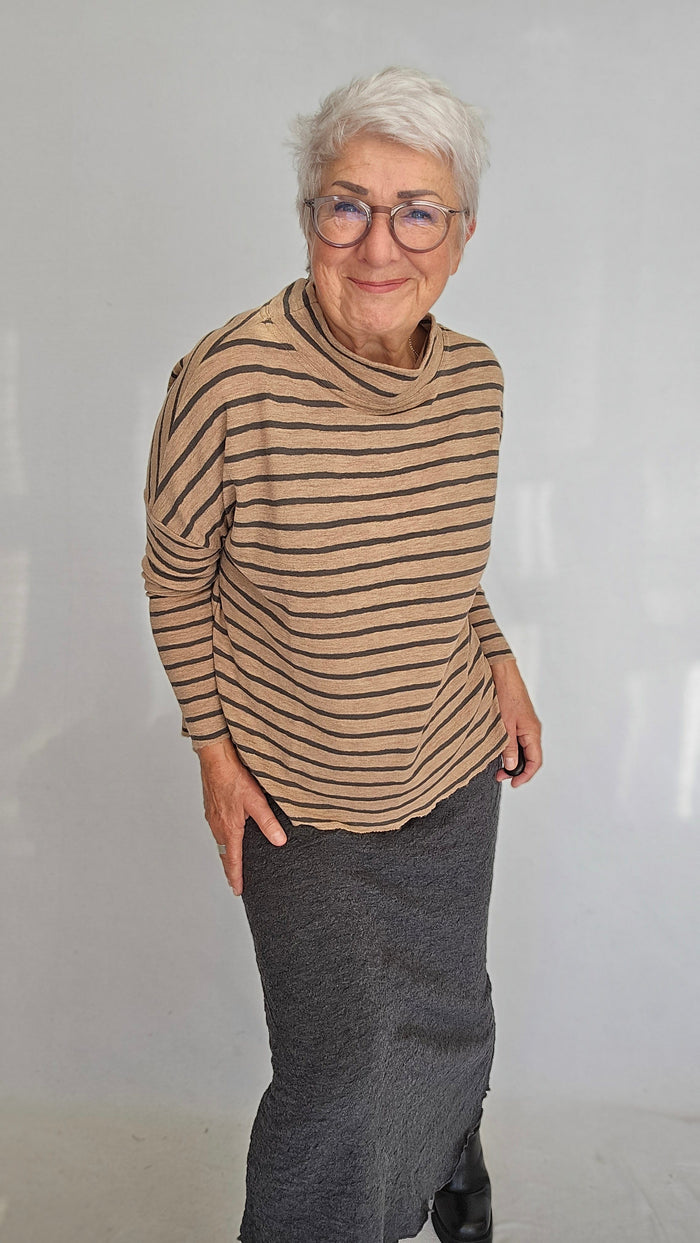 By Basics Genser S / Light camel/Black coffee By Basics- 4025 Rampegenser i striper kunstkolonialen
