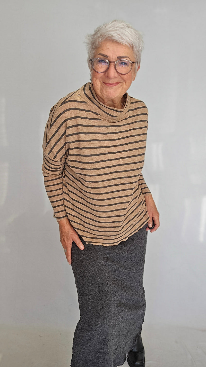 By Basics Genser S / Light camel/Black coffee By Basics- 4025 Rampegenser i striper kunstkolonialen