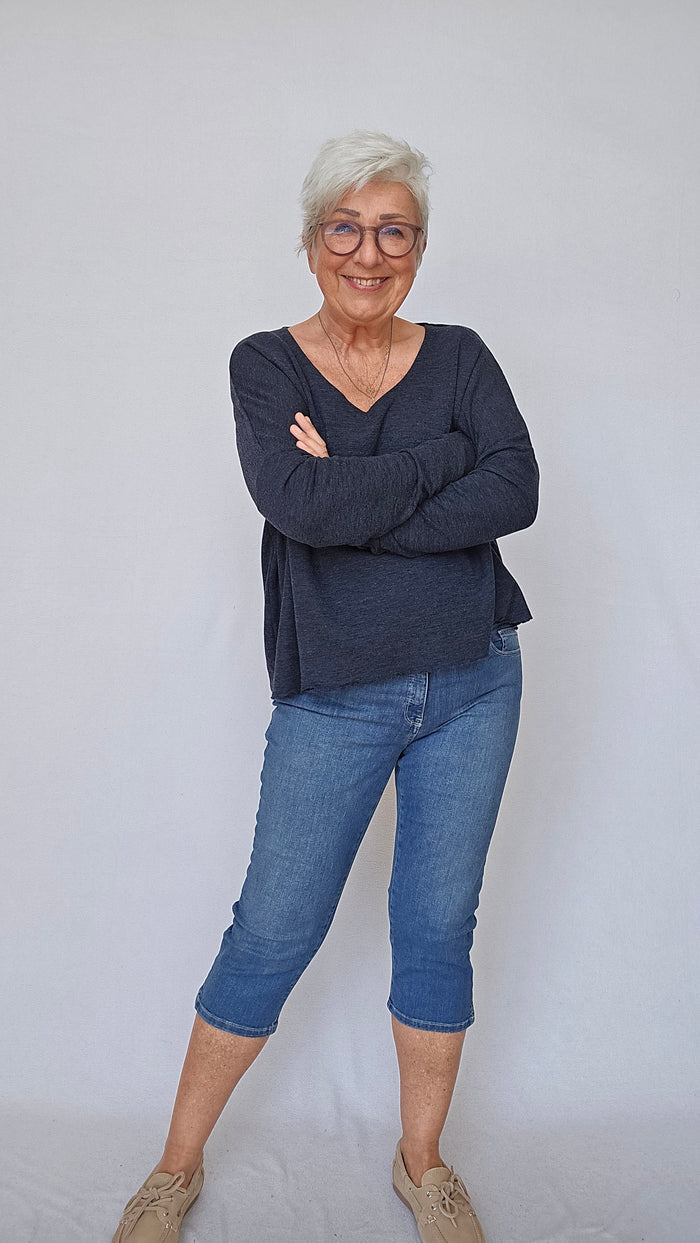 By Basics Genser S / Midnight blue melange by basics- 4027 Løs genser m/dyp V-hals kunstkolonialen