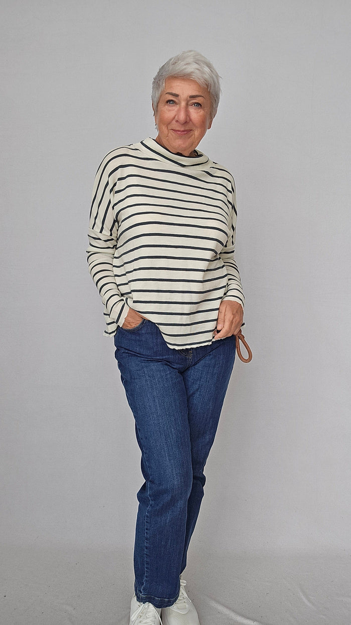 By Basics Genser S / Raw white/ Asphalt by basics- 4025 Rampegenser i striper kunstkolonialen