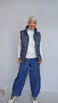 By Basics Genser S / White Cotton Sense by basics- 4318 Pologenser i bomull kunstkolonialen