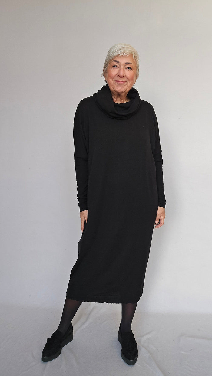 By basics Kjole Black / S by basics- 7028 Vid kjole m/rullekrave kunstkolonialen