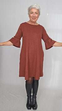 By Basics Kjole By Basics- 7030 Kjole med 3/4 trompet-erm kunstkolonialen