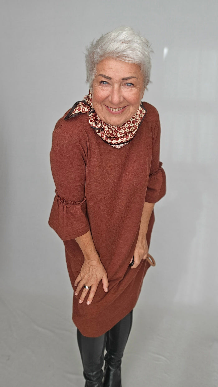 By Basics Kjole By Basics- 7030 Kjole med 3/4 trompet-erm kunstkolonialen