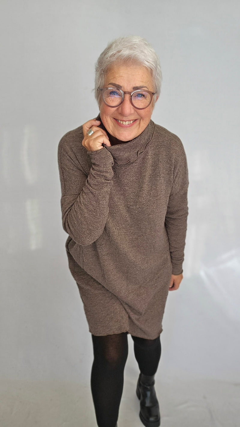 By basics Kjole By basics- 7501 Kjole med rollneck i merino bubble wool kunstkolonialen