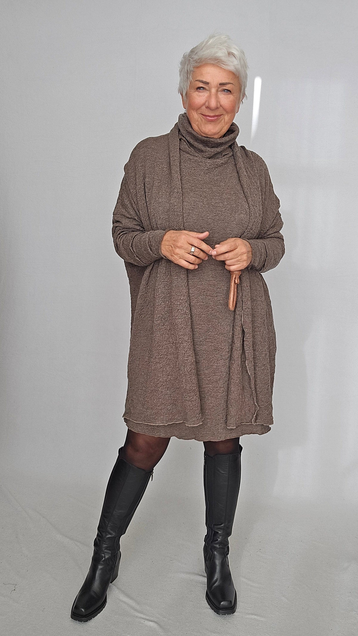 By basics Kjole By basics- 7501 Kjole med rollneck i merino bubble wool kunstkolonialen