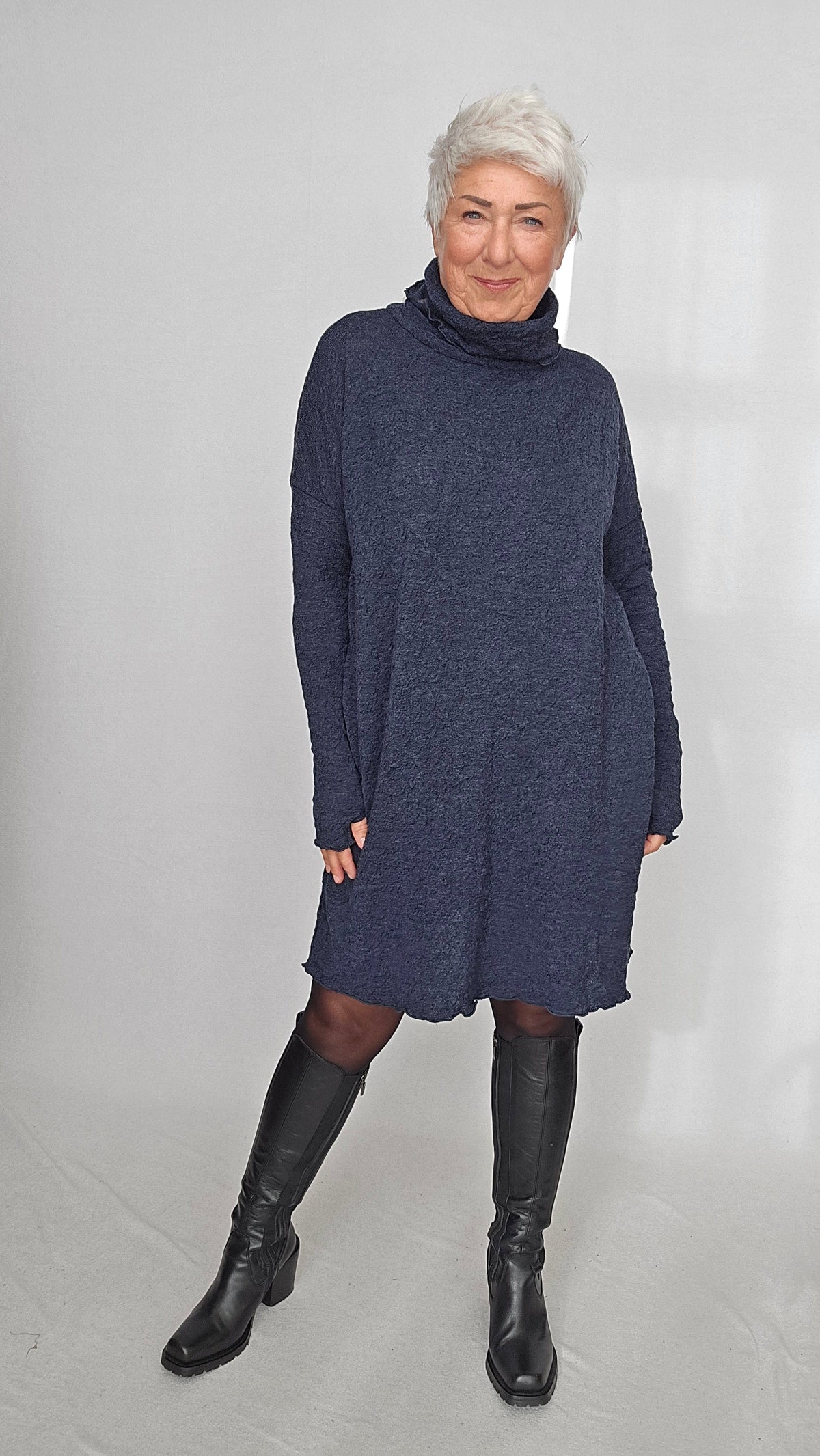 By basics Kjole By basics- 7501 Kjole med rollneck i merino bubble wool kunstkolonialen