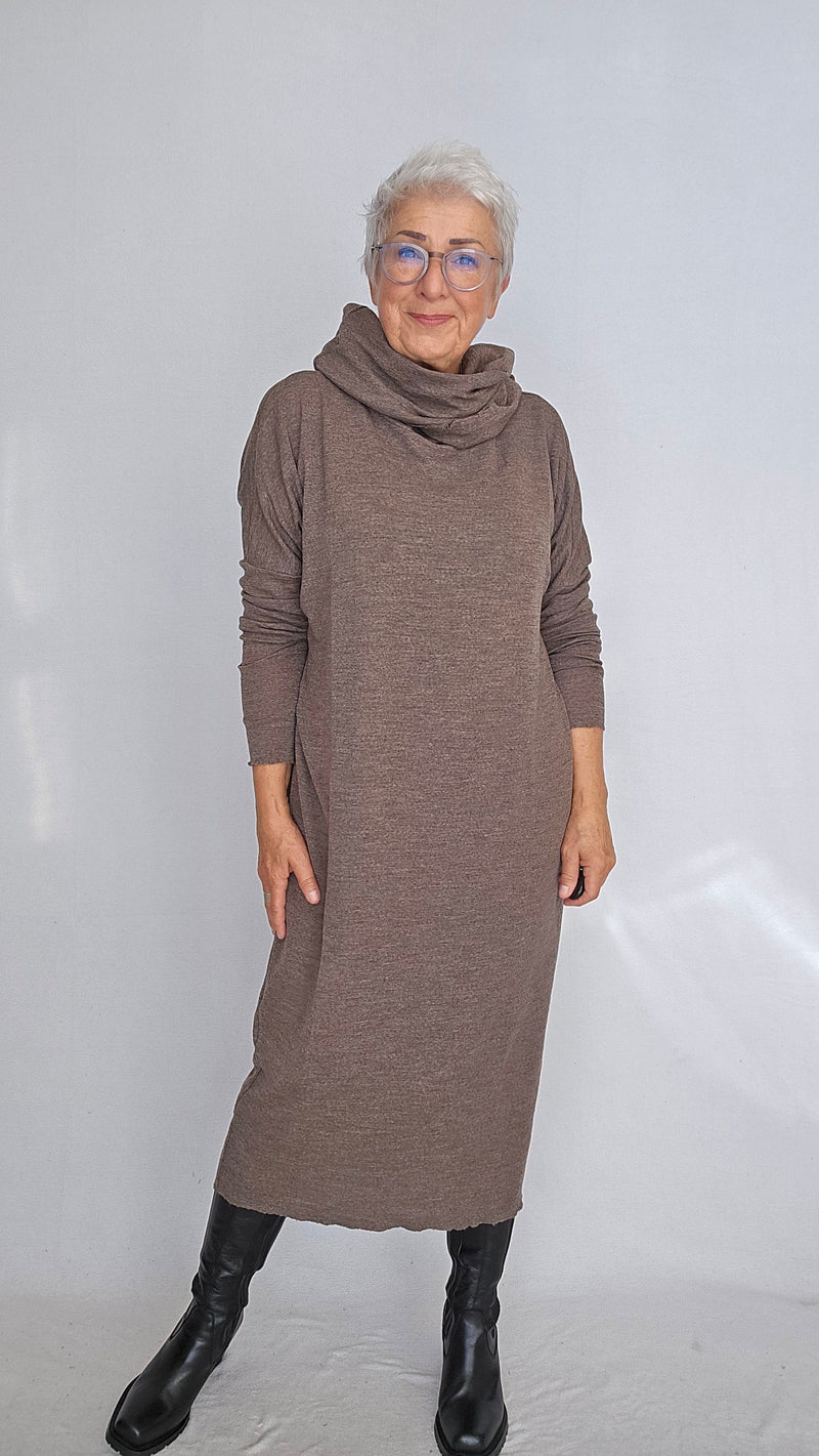 By basics Kjole Earth melange / XS By basics- 7028 Vid kjole m/rullekrave kunstkolonialen