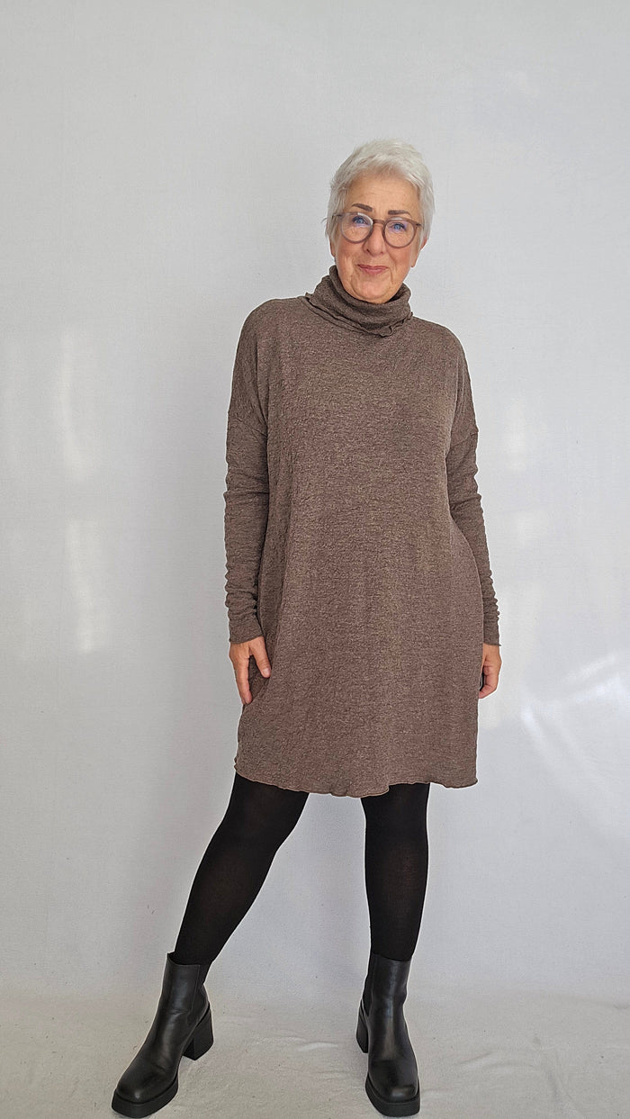 By basics Kjole Earth  melange / XS/S By basics- 7501 Kjole med rollneck i merino bubble wool kunstkolonialen