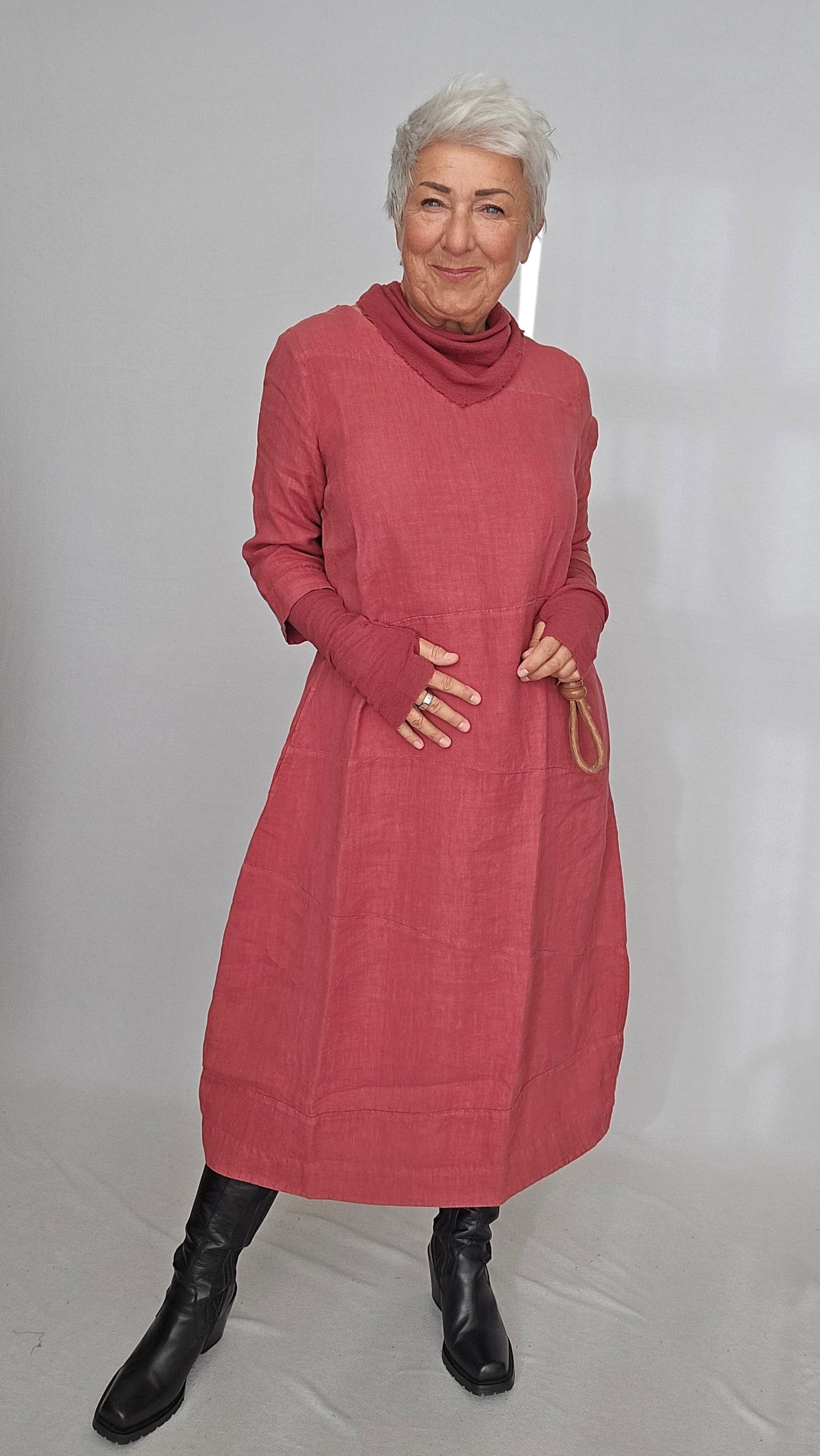 By Basics Kjole OWN By Basics- 11000 Lang lekker linkjole kunstkolonialen