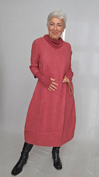 By Basics Kjole OWN By Basics- 11000 Lang lekker linkjole kunstkolonialen