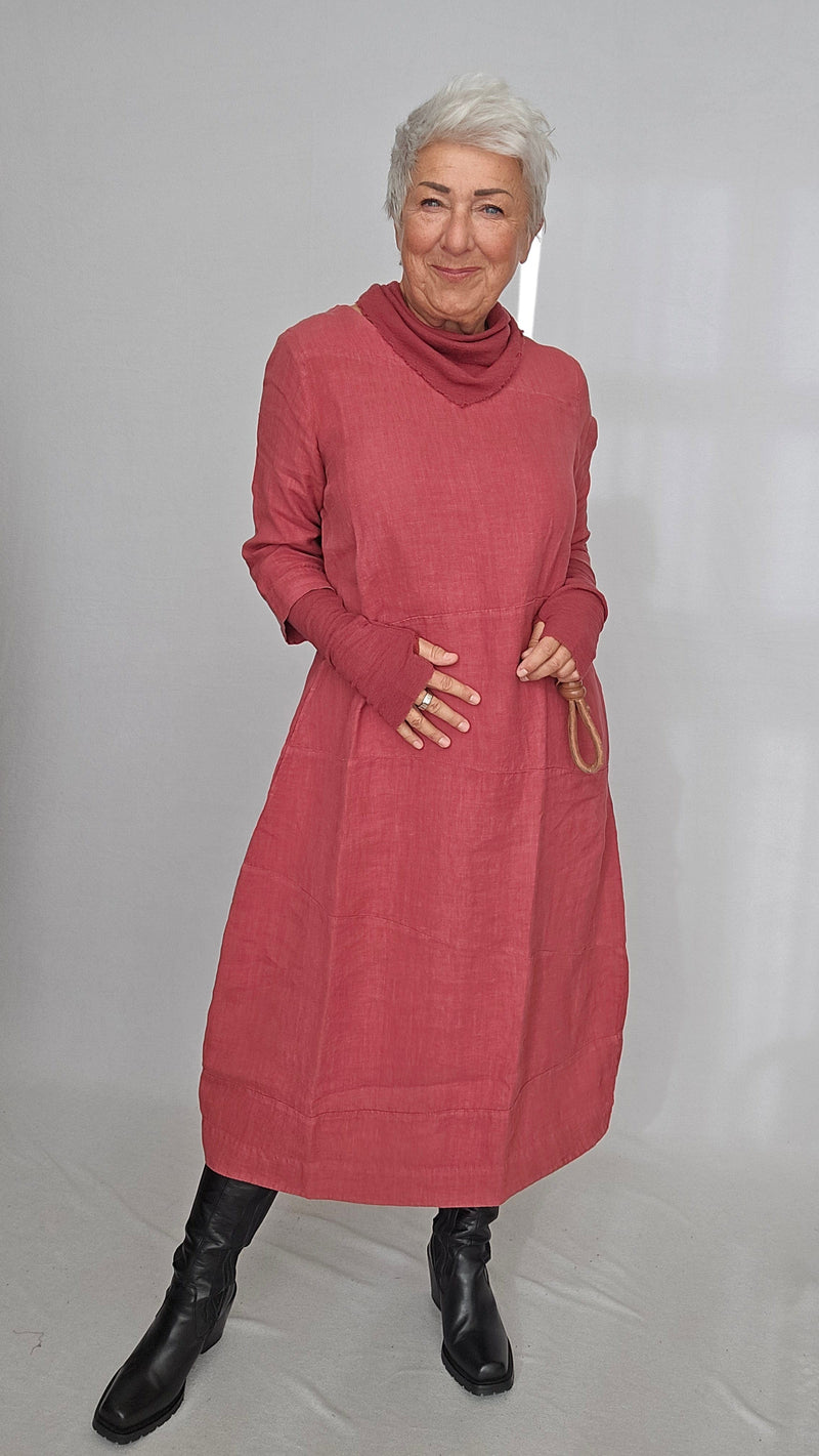 By Basics Kjole OWN By Basics- 11000 Lang lekker linkjole kunstkolonialen