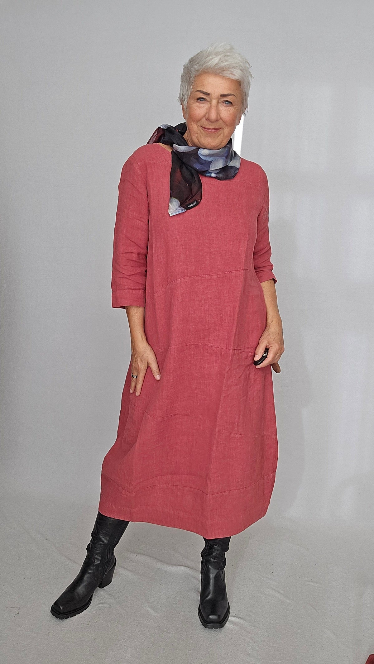 By Basics Kjole OWN By Basics- 11000 Lang lekker linkjole kunstkolonialen