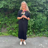 By Basics Kjole OWN by basics- 12005 Lang linkjole med splitter kunstkolonialen