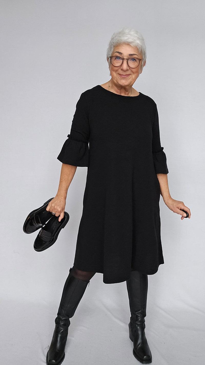 By Basics Kjole S / Black By Basics- 7030 Kjole med 3/4 trompet-erm kunstkolonialen