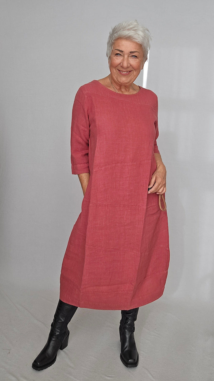 By Basics Kjole S / Earth Red OWN By Basics- 11000 Lang lekker linkjole kunstkolonialen