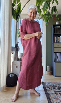 By Basics Kjole S / Earth Red OWN By Basics- 12005 Lang linkjole med splitter kunstkolonialen