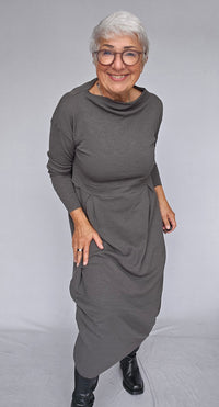 By Basics Kjoler Black Coffee / S By basics- 7045 Dress Long W/Pleats & High Neck kunstkolonialen