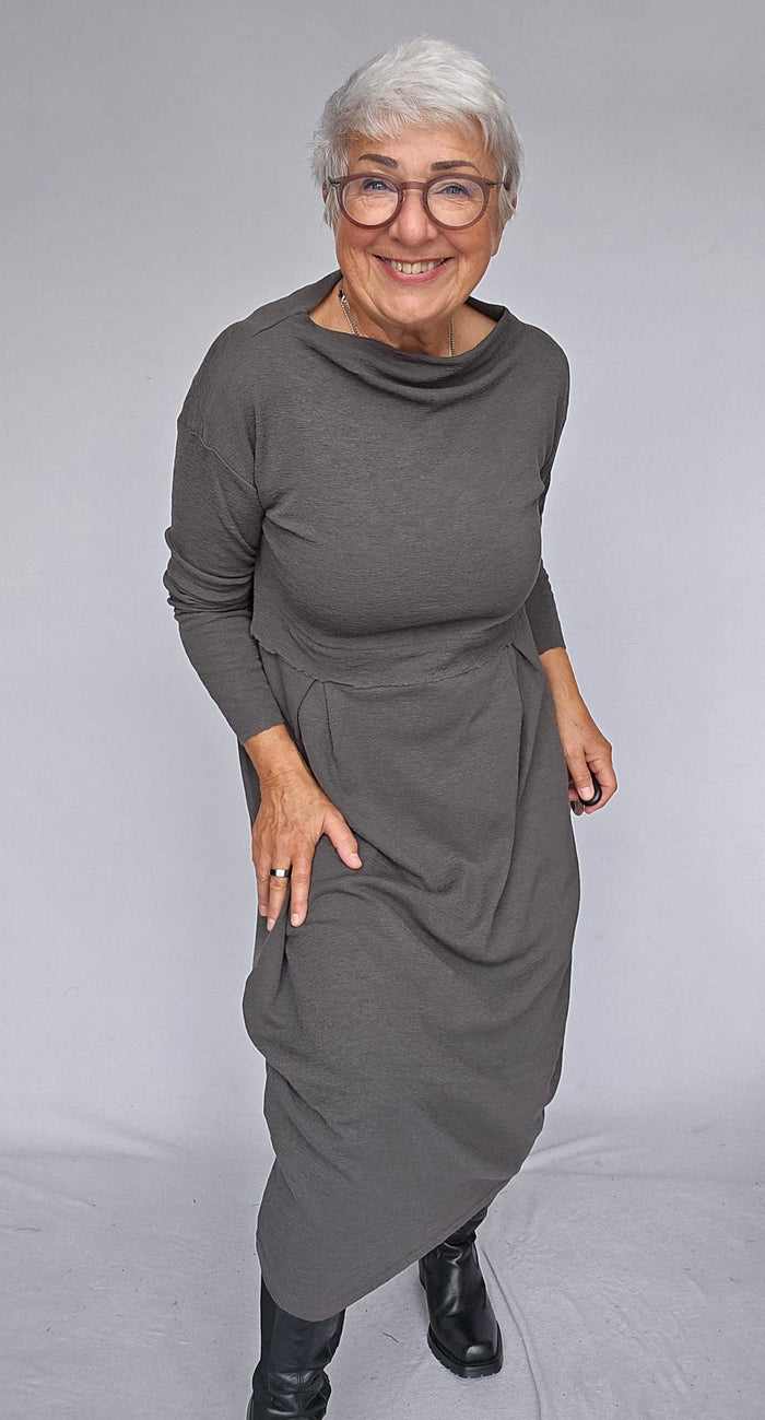 By Basics Kjoler Black Coffee / S By basics- 7045 Dress Long W/Pleats & High Neck kunstkolonialen