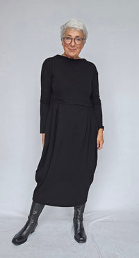 By Basics Kjoler Black / S By basics- 7045 Dress Long W/Pleats & High Neck kunstkolonialen