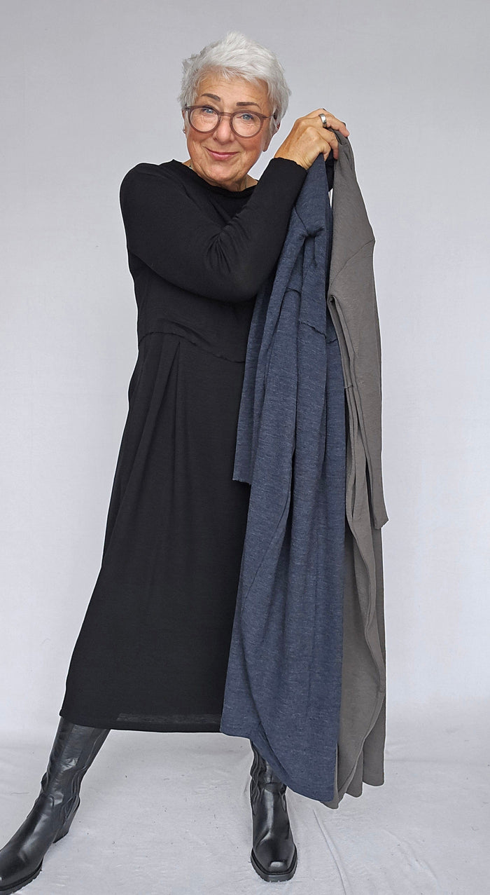 By Basics Kjoler By basics- 7045 Dress Long W/Pleats & High Neck kunstkolonialen