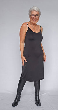 By Basics Kjoler By basics- 7045 Dress Long W/Pleats & High Neck kunstkolonialen