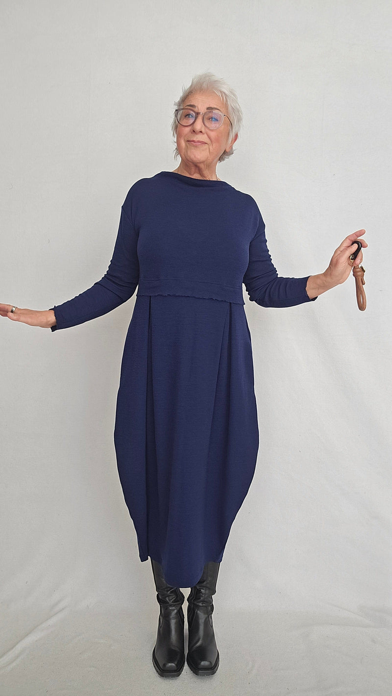 By Basics Kjoler By basics- 7045 Dress Long W/Pleats & High Neck kunstkolonialen