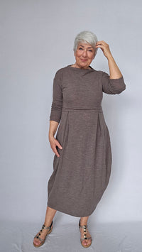 By Basics Kjoler by basics- 7045 Dress Long W/Pleats & High Neck kunstkolonialen