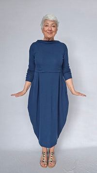 By Basics Kjoler by basics- 7045 Dress Long W/Pleats & High Neck kunstkolonialen