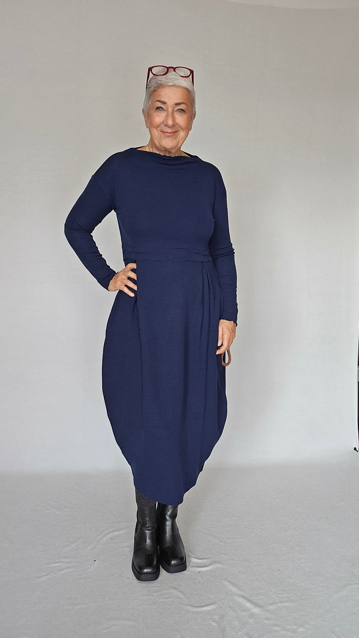 By Basics Kjoler Navy Blue / S By basics- 7045 Dress Long W/Pleats & High Neck kunstkolonialen