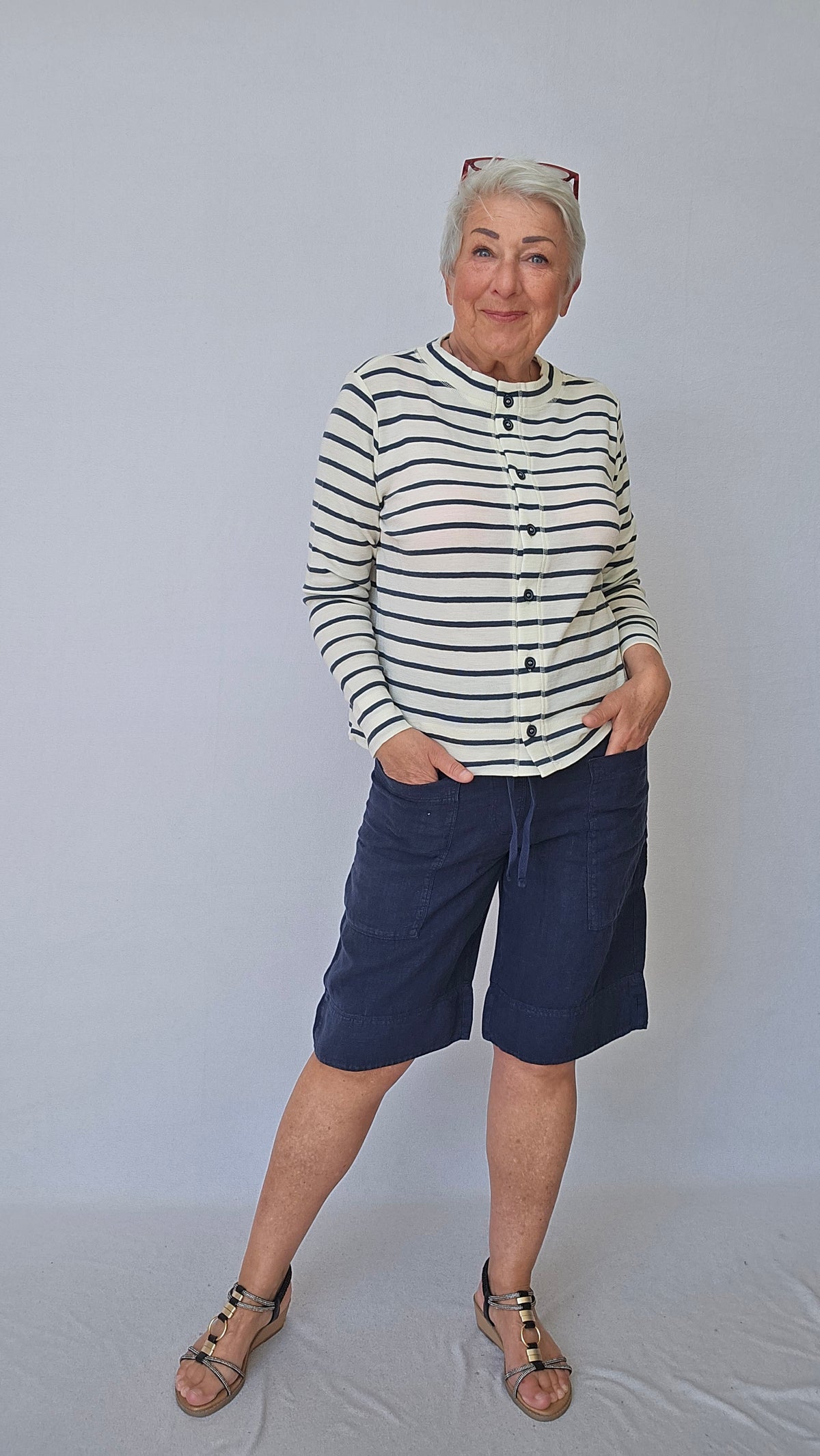 By basics Linshorts S / Midnight Blue OWN by basics- 11030 Shorts i lin med store lommer kunstkolonialen