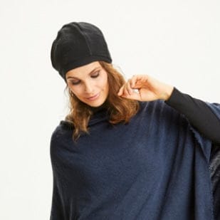 By Basics Lue Black by basics- 1035 Beret kunstkolonialen