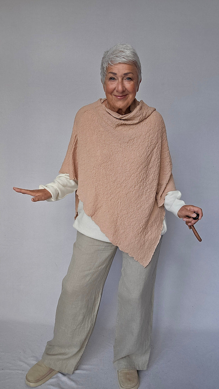 By Basics Poncho By Basics- 1501 Poncho i Merino Bubble Wool kunstkolonialen