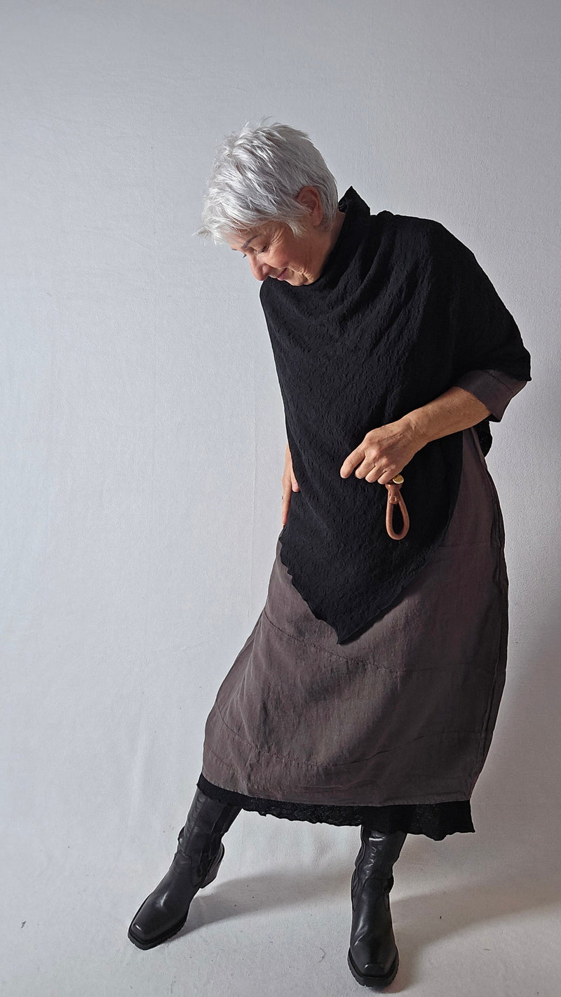 By Basics Poncho by basics- 1501 Poncho i Merino Bubble Wool kunstkolonialen